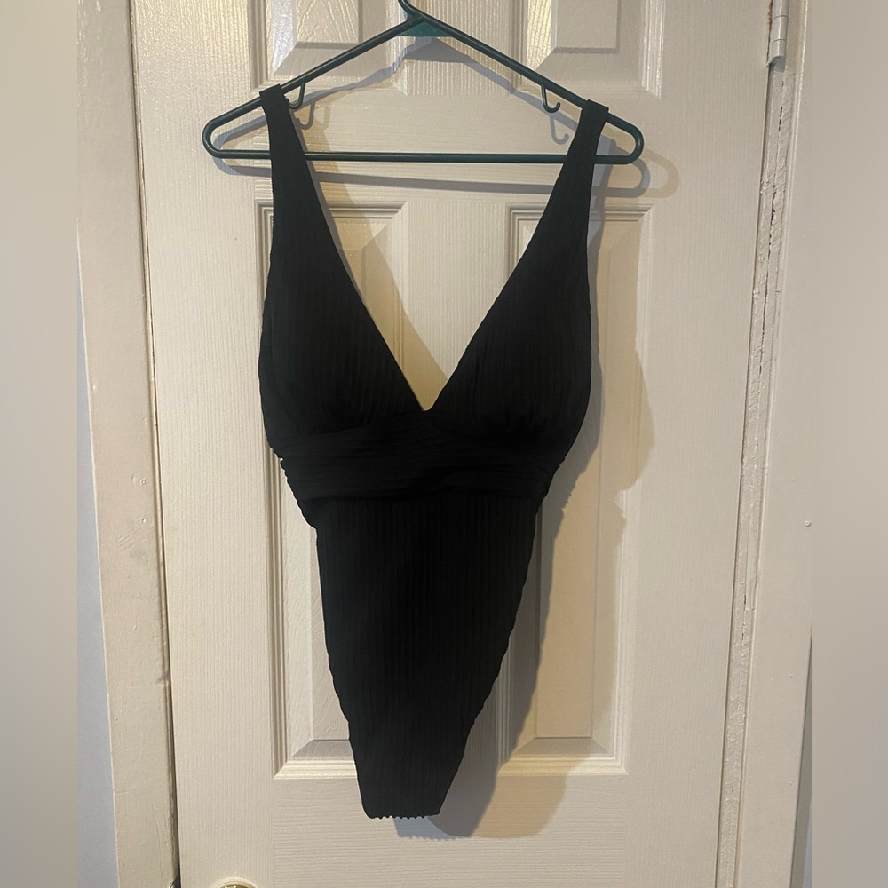 Black Ribbed & Ruched One-Piece Swimsuit - Picture 5 of 9